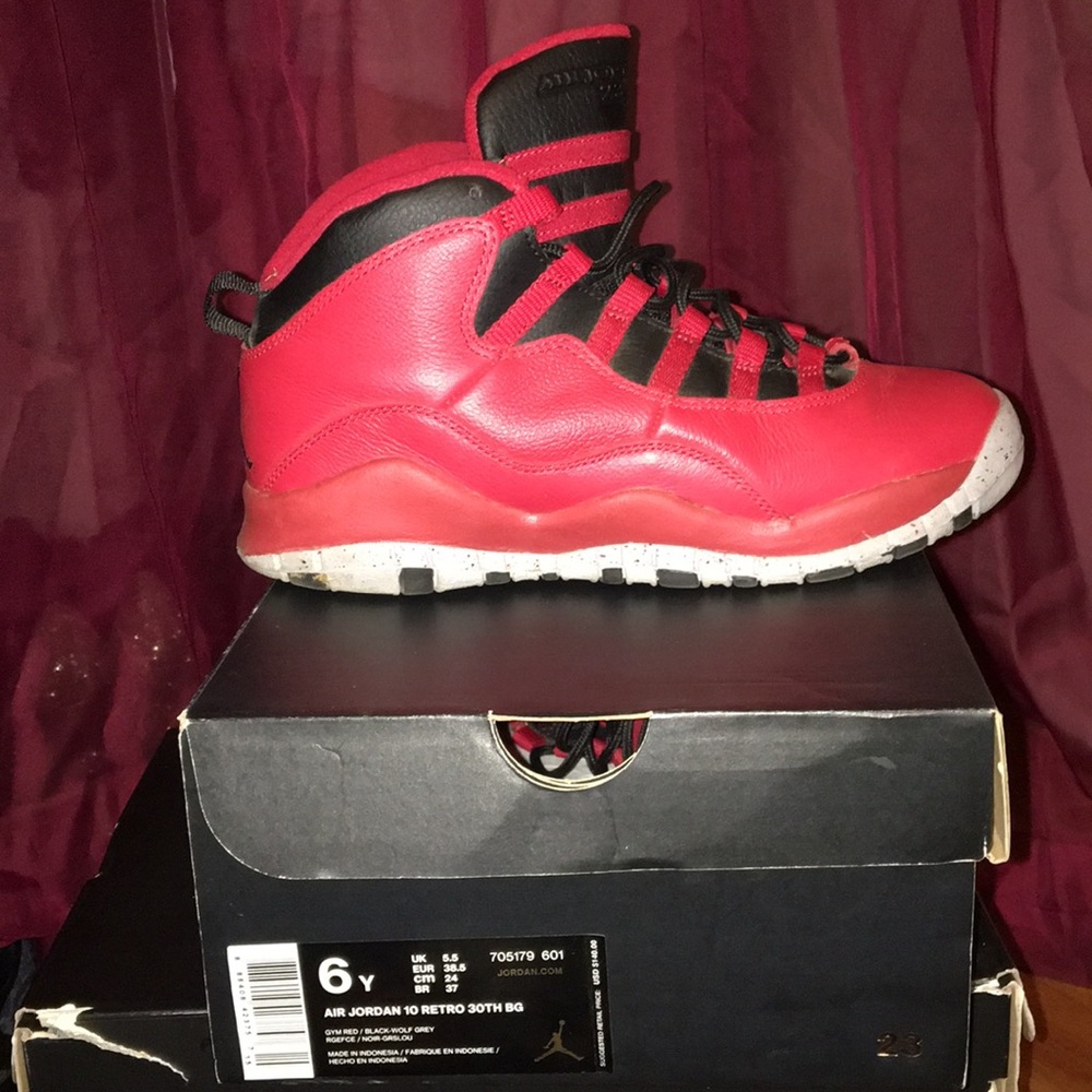 Authentic “Bulls over Broadway” Air Jordan’s - Picture 1 of 4